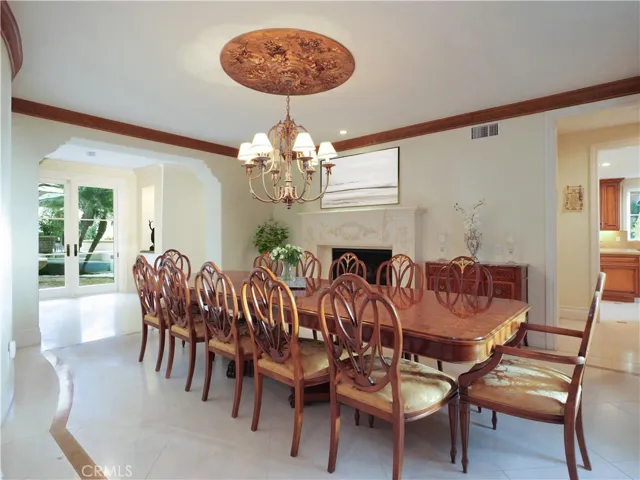 Dining - virtually staged