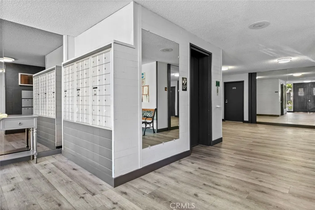 320 E Stocker St  home-pic-42