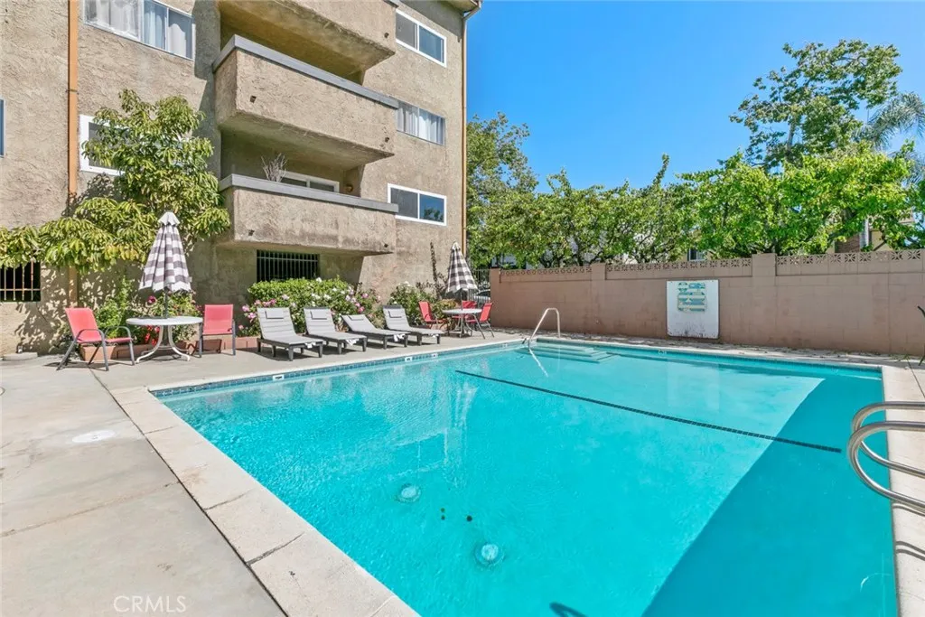320 E Stocker St  home-pic-44