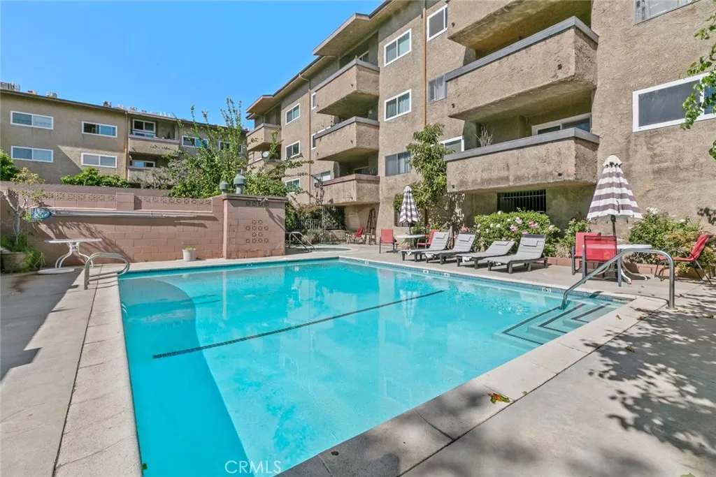 320 E Stocker St  home-pic-45