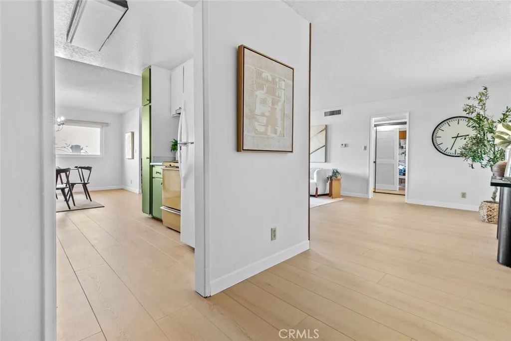 320 E Stocker St  home-pic-7