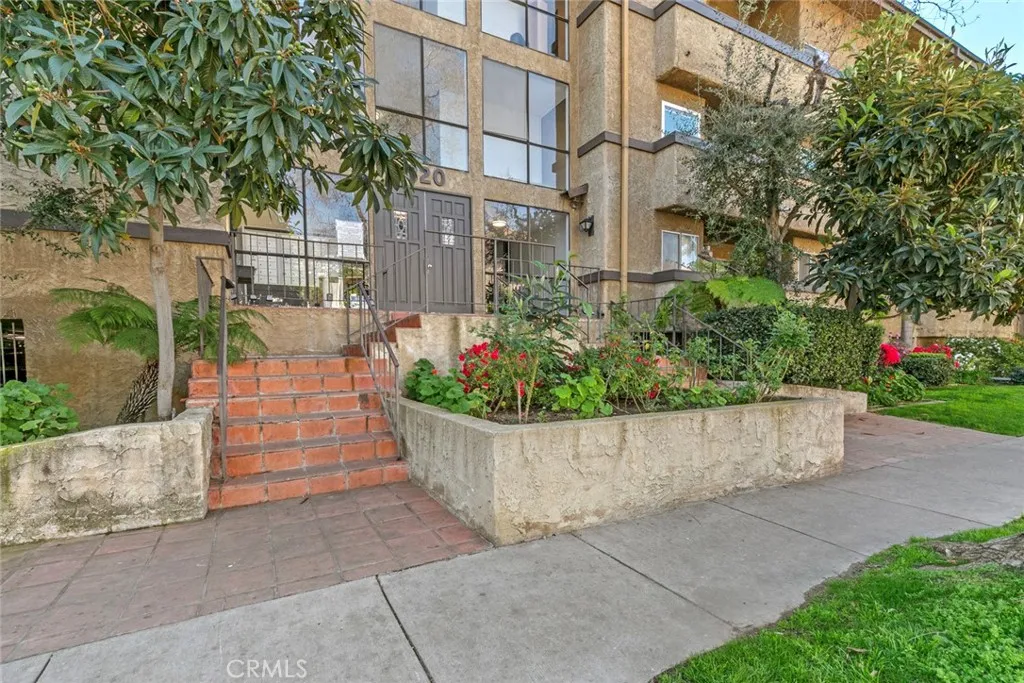 320 E Stocker St  home-pic-49