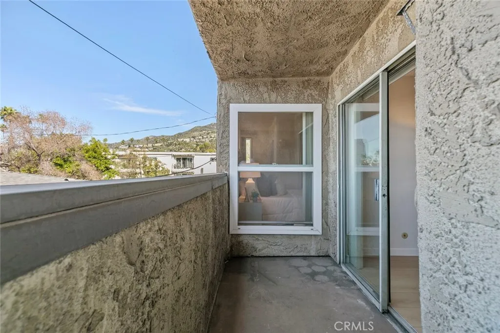 320 E Stocker St  home-pic-26