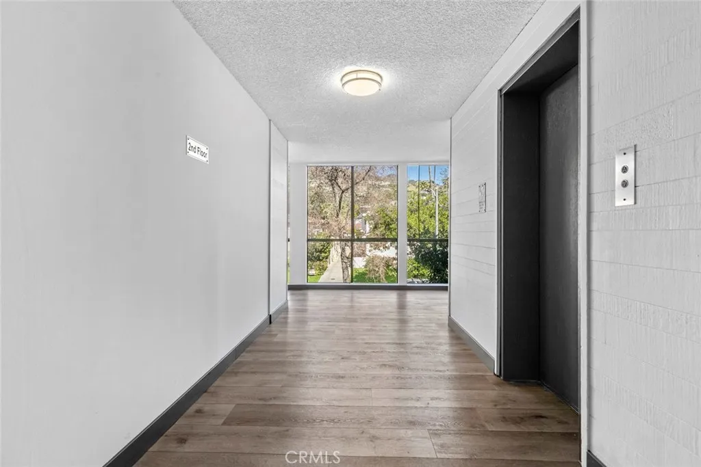 320 E Stocker St  home-pic-40
