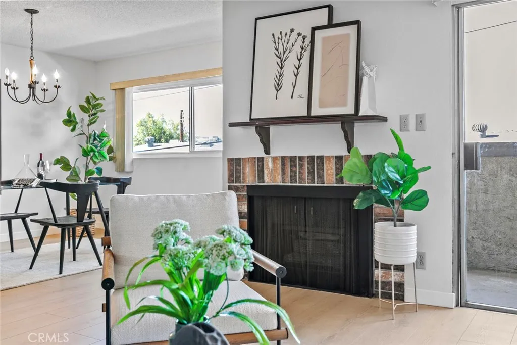 320 E Stocker St  home-pic-11