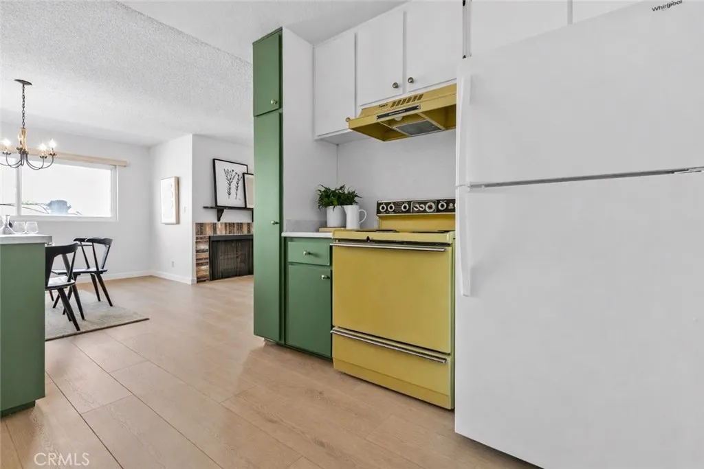 320 E Stocker St  home-pic-21