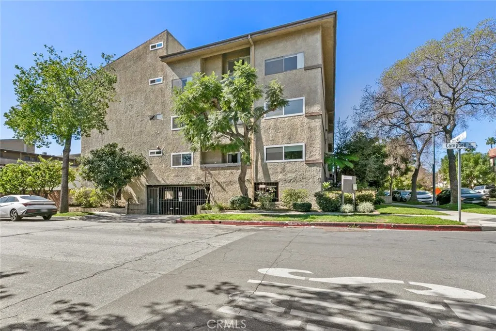 320 E Stocker St  home-pic-48