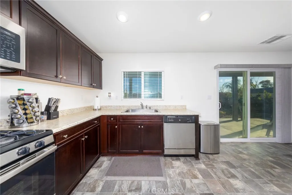 1180 Vista Montana, San Jacinto, California 92582 home-pic-7