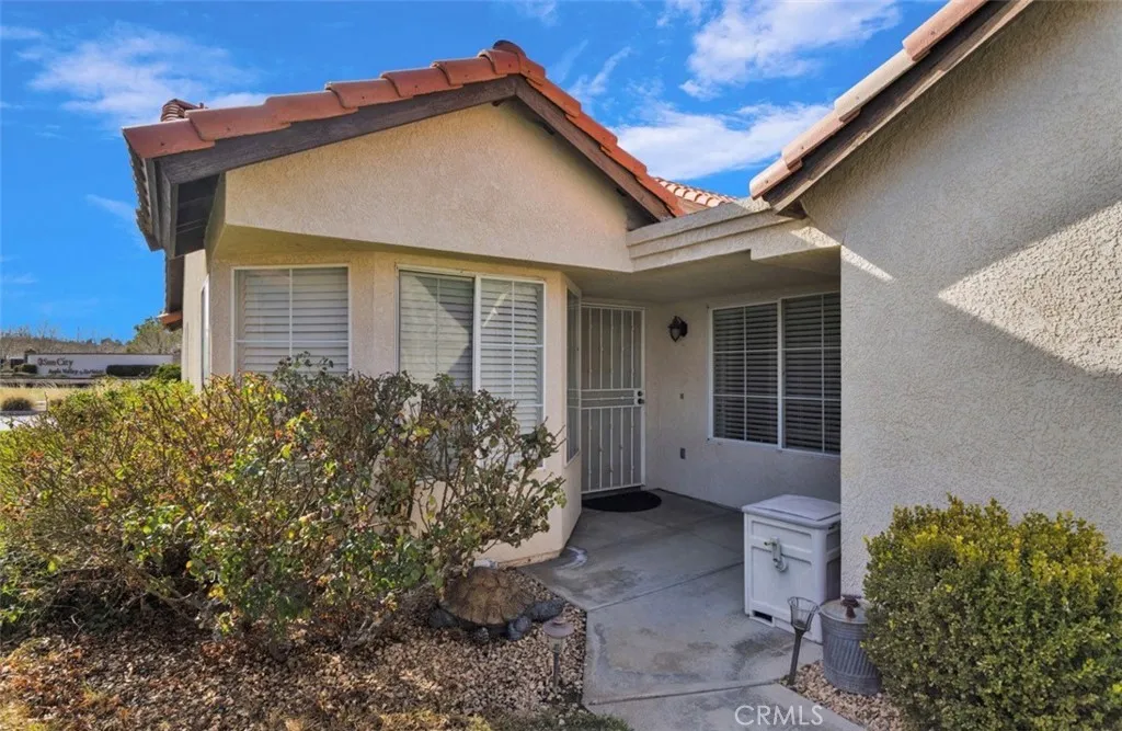 11566 Oak, Apple Valley, California 92308 home-pic-2