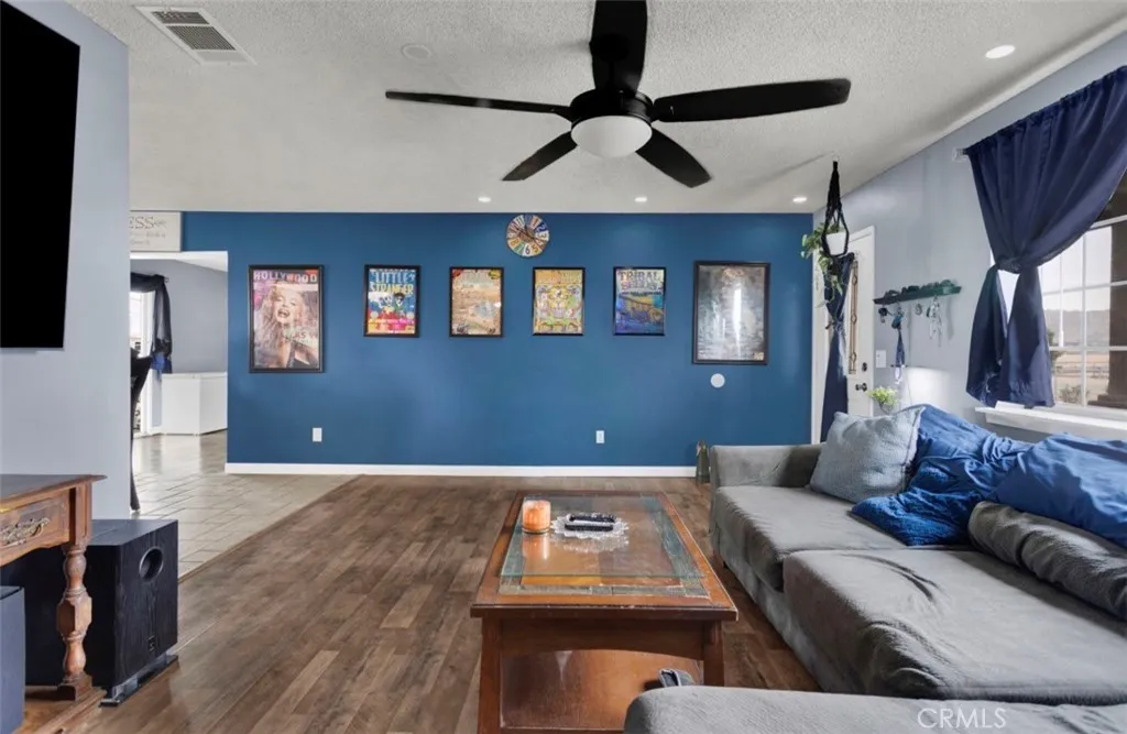 15268 Nanticoke, Apple Valley, California 92307 home-pic-5