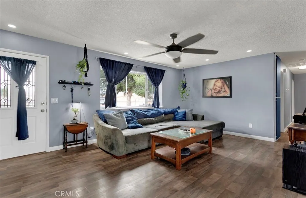 15268 Nanticoke, Apple Valley, California 92307 home-pic-4