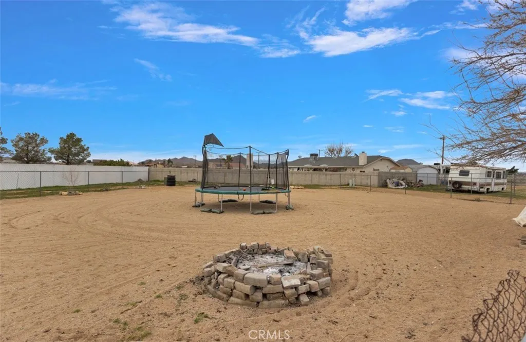 15268 Nanticoke, Apple Valley, California 92307 home-pic-18