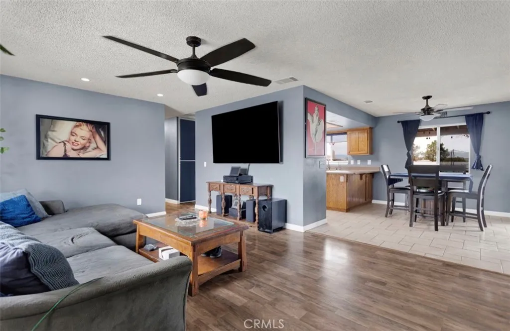 15268 Nanticoke, Apple Valley, California 92307 home-pic-6