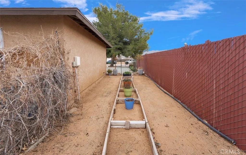 15268 Nanticoke, Apple Valley, California 92307 home-pic-20