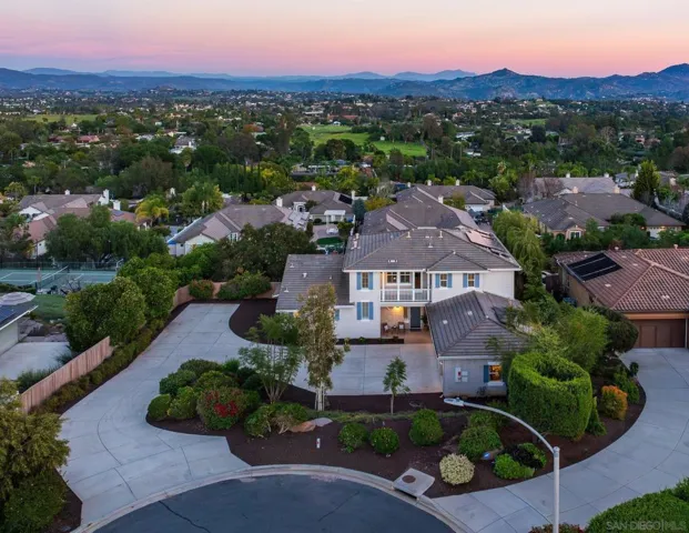 Elevated cul-de-sac location