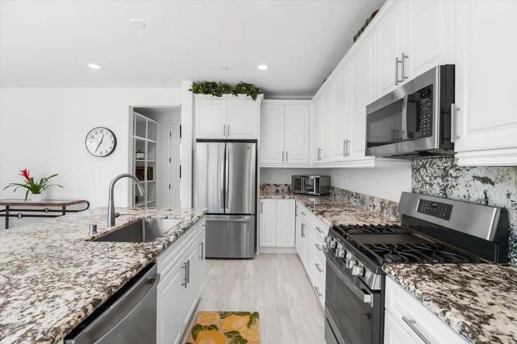 29102 Crabapple, Lake Elsinore, California 92530 home-pic-19