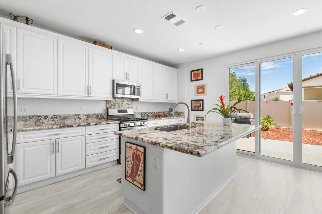 29102 Crabapple, Lake Elsinore, California 92530 home-pic-24