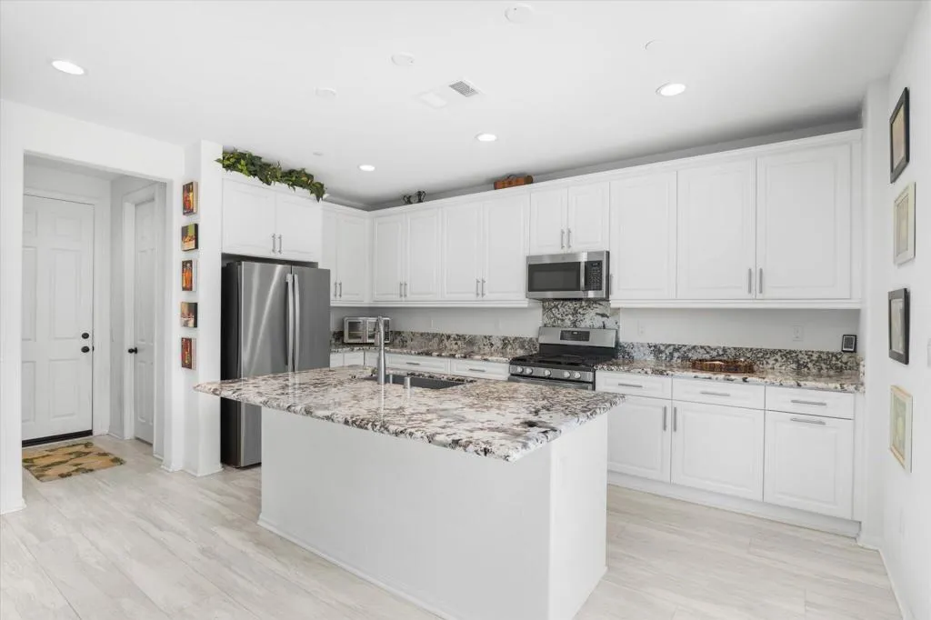 29102 Crabapple, Lake Elsinore, California 92530 home-pic-17