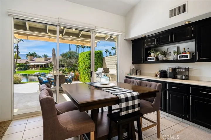 eat in kitchen/dining area