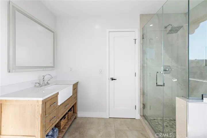 Remodeled Full Bathroom​​‌​​​​‌​​‌‌​​‌​​​‌‌​​​‌​​‌‌​​‌‌​​‌‌​​​​ Upstairs