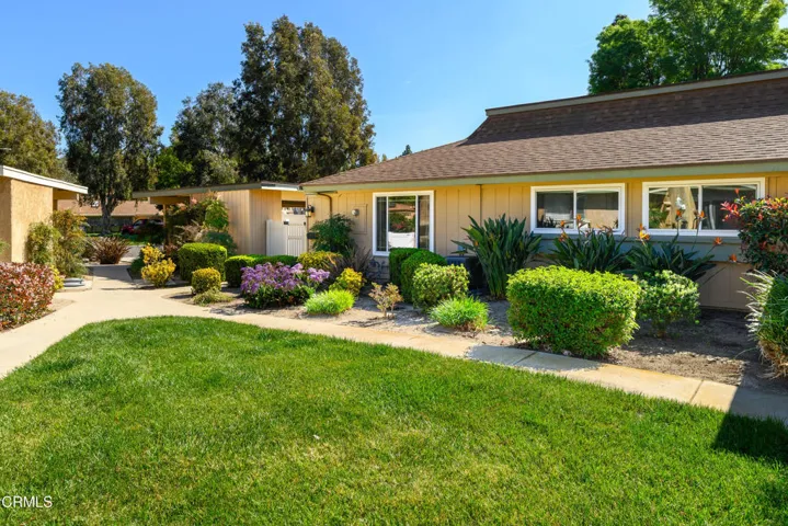 Nice Landscaping  HOA maintained