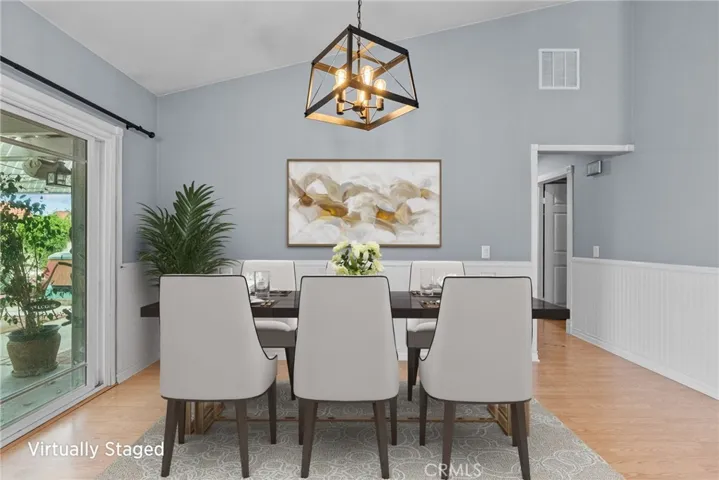 Dining virtually staged