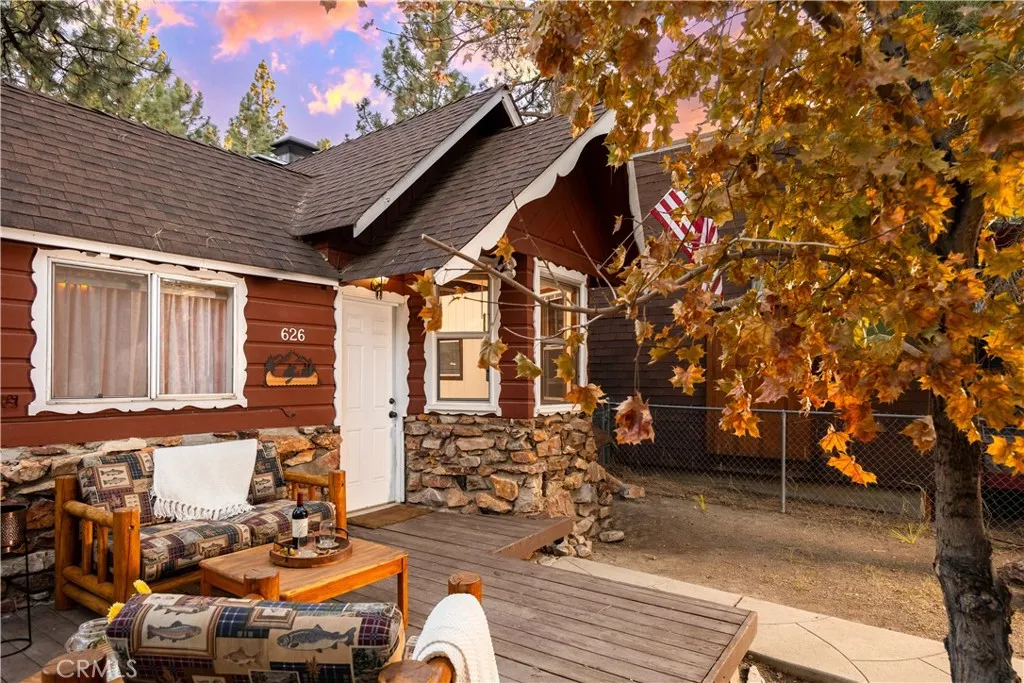 626 Elysian Boulevard, Big Bear City, California 92314 home-pic-3