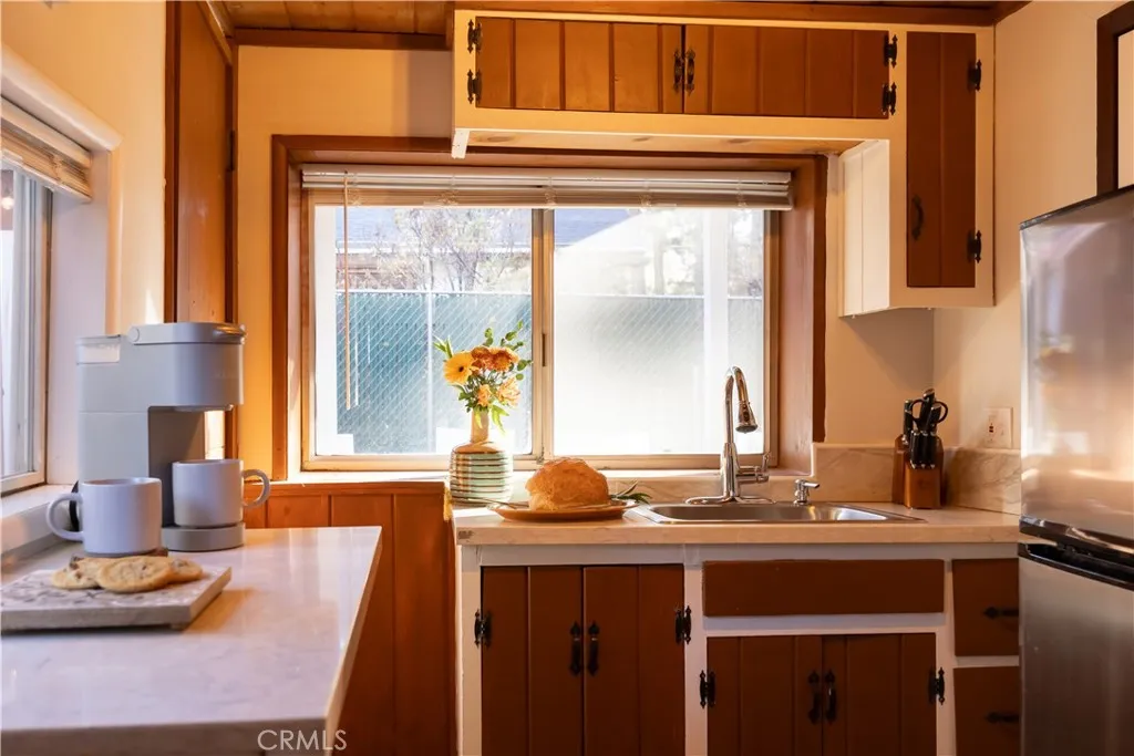 626 Elysian Boulevard, Big Bear City, California 92314 home-pic-16