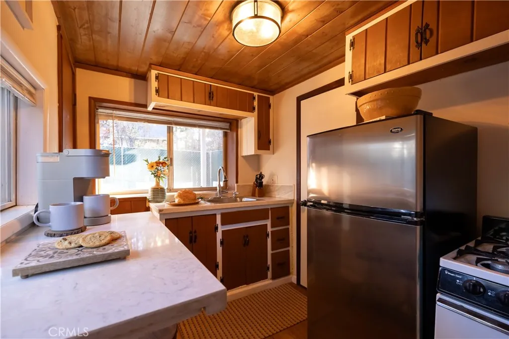 626 Elysian Boulevard, Big Bear City, California 92314 home-pic-13
