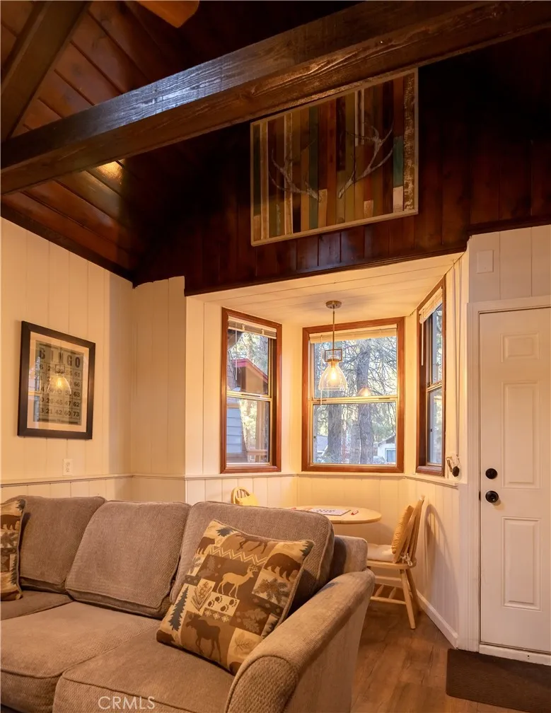 626 Elysian Boulevard, Big Bear City, California 92314 home-pic-9