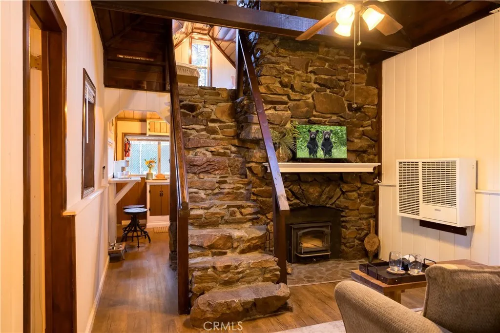 626 Elysian Boulevard, Big Bear City, California 92314 home-pic-5
