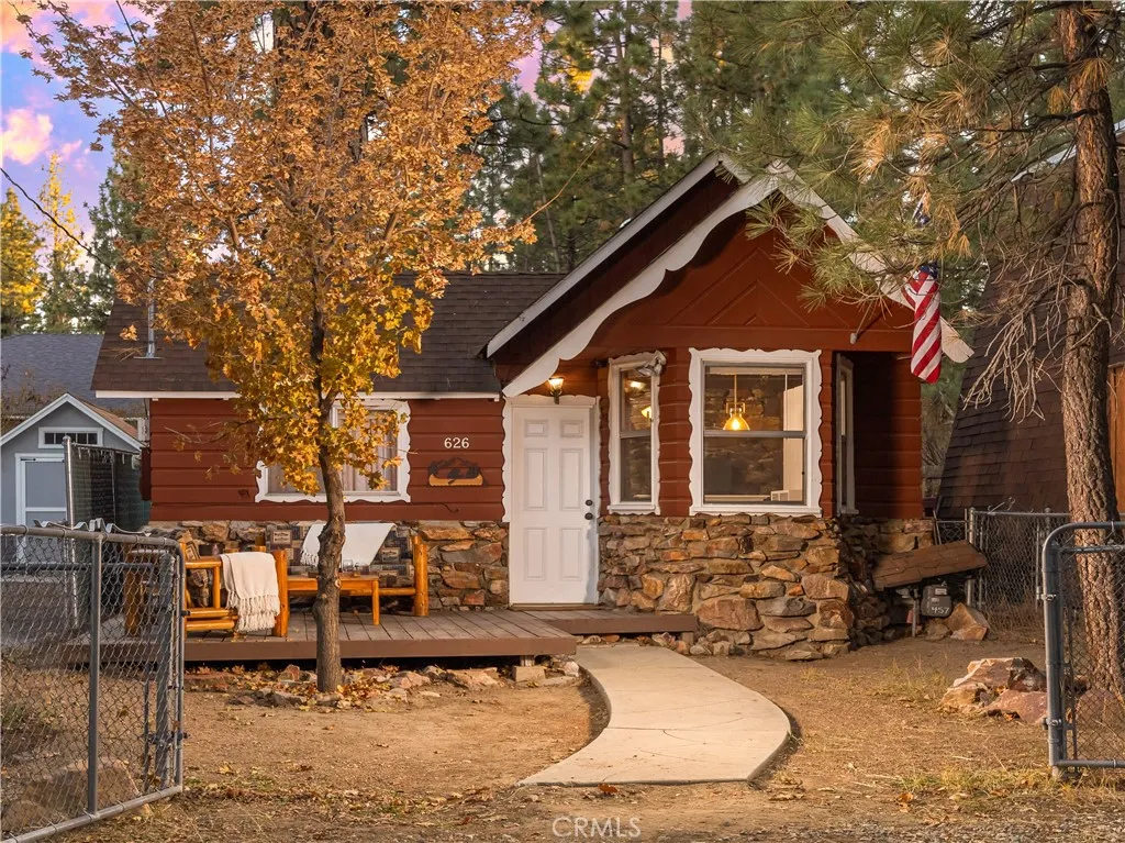626 Elysian Boulevard, Big Bear City, California 92314 home-pic-4