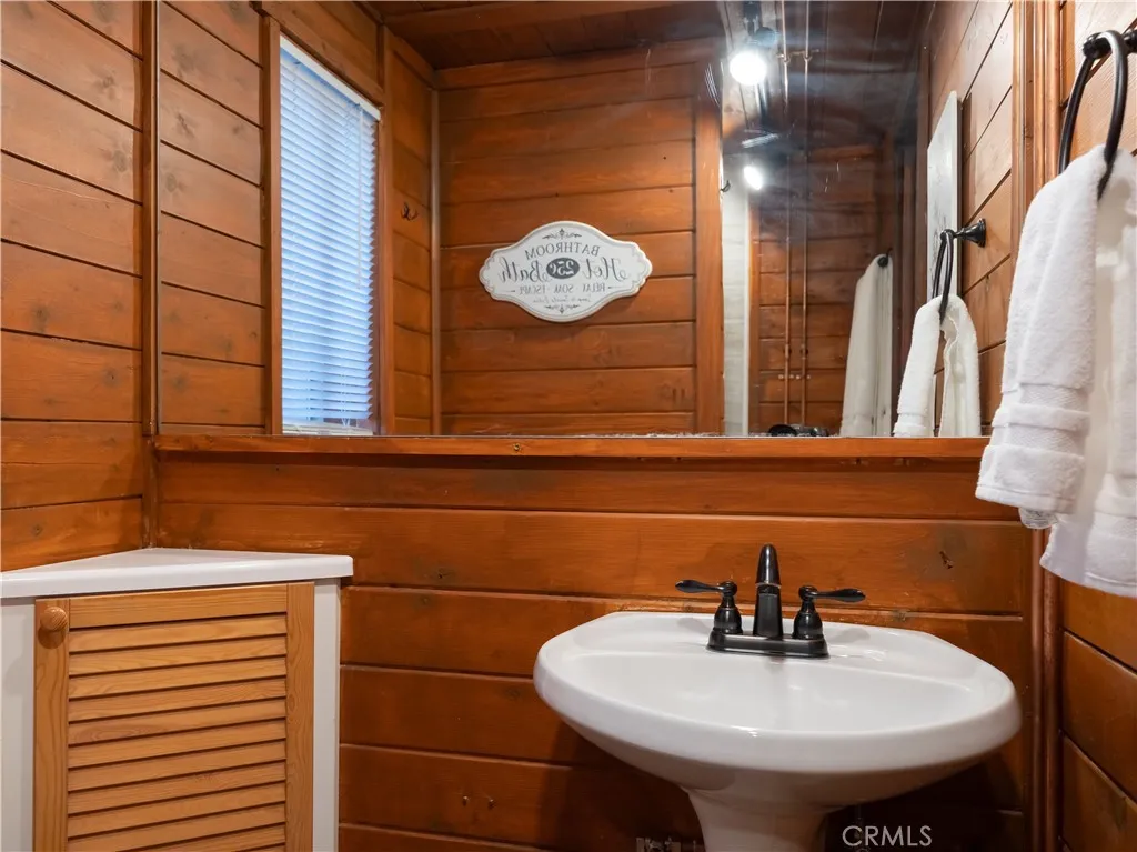 626 Elysian Boulevard, Big Bear City, California 92314 home-pic-20