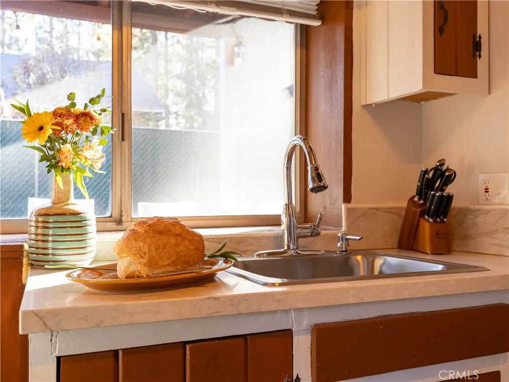 626 Elysian Boulevard, Big Bear City, California 92314 home-pic-15