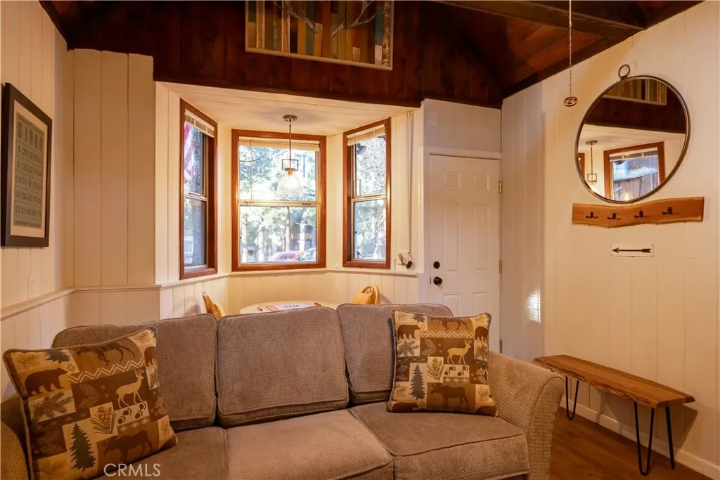 626 Elysian Boulevard, Big Bear City, California 92314 home-pic-6