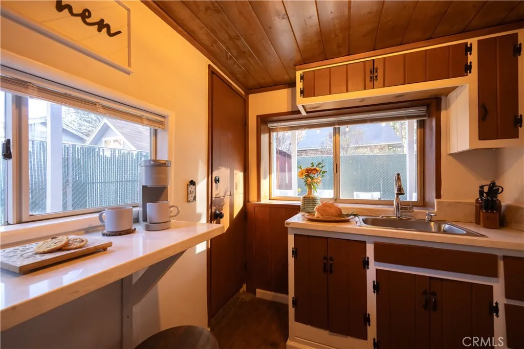 626 Elysian Boulevard, Big Bear City, California 92314 home-pic-18