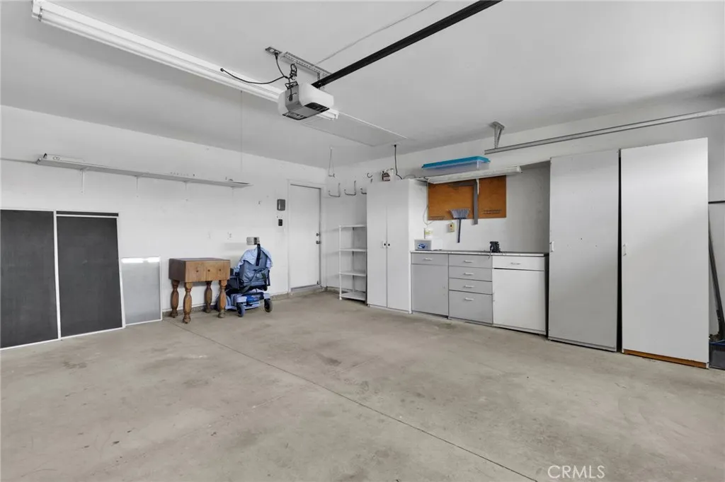 11594 Mountain Meadow Drive, Apple Valley, California 92308 home-pic-33