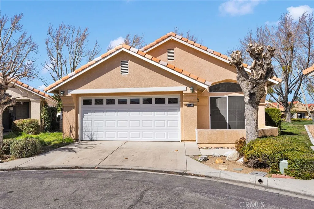 11594 Mountain Meadow Drive, Apple Valley, California 92308 home-pic-1