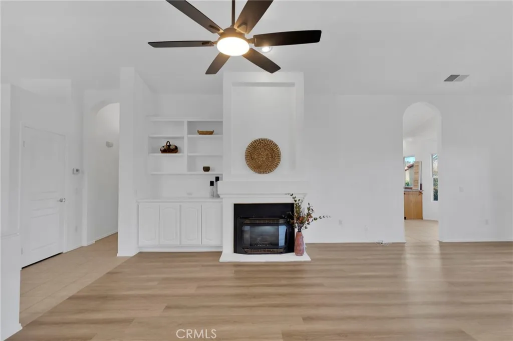 11594 Mountain Meadow Drive, Apple Valley, California 92308 home-pic-8