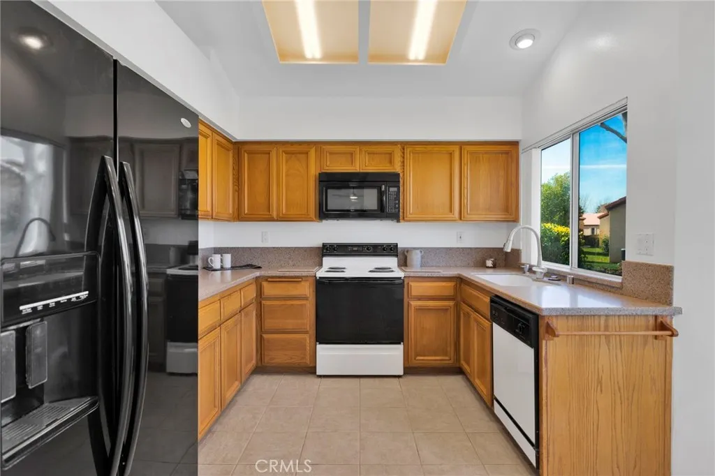 11594 Mountain Meadow Drive, Apple Valley, California 92308 home-pic-12