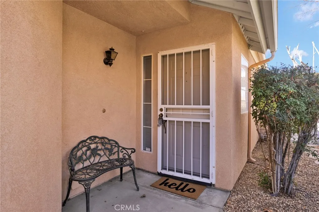 11594 Mountain Meadow Drive, Apple Valley, California 92308 home-pic-4
