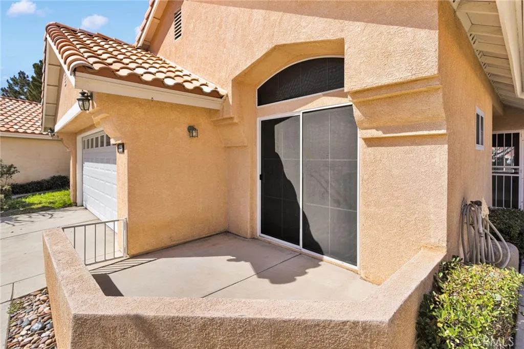 11594 Mountain Meadow Drive, Apple Valley, California 92308 home-pic-3