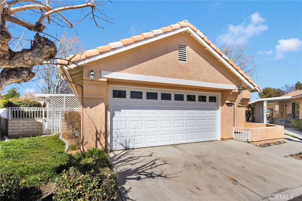 11594 Mountain Meadow Drive, Apple Valley, California 92308 home-pic-2