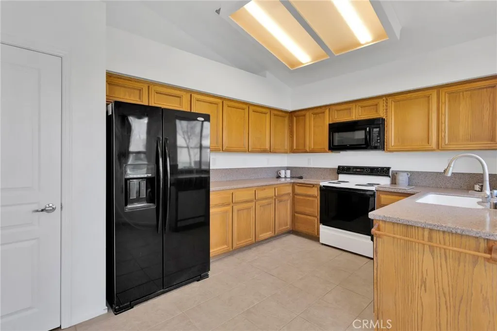 11594 Mountain Meadow Drive, Apple Valley, California 92308 home-pic-13