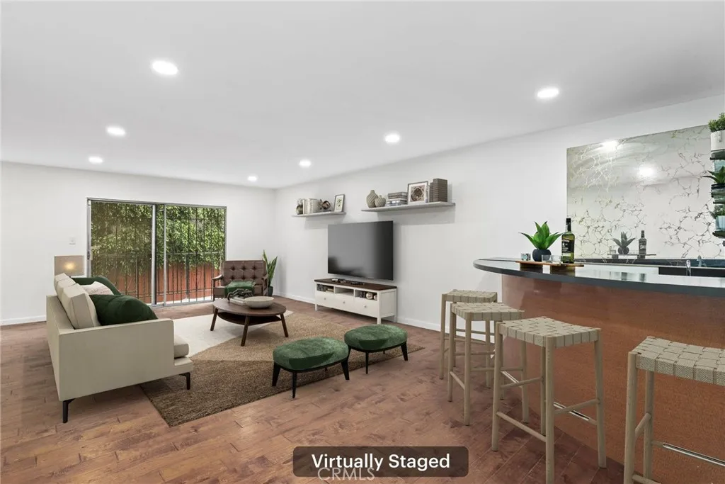 1045 N Kings Road 105, West Hollywood, California 90069 home-pic-1