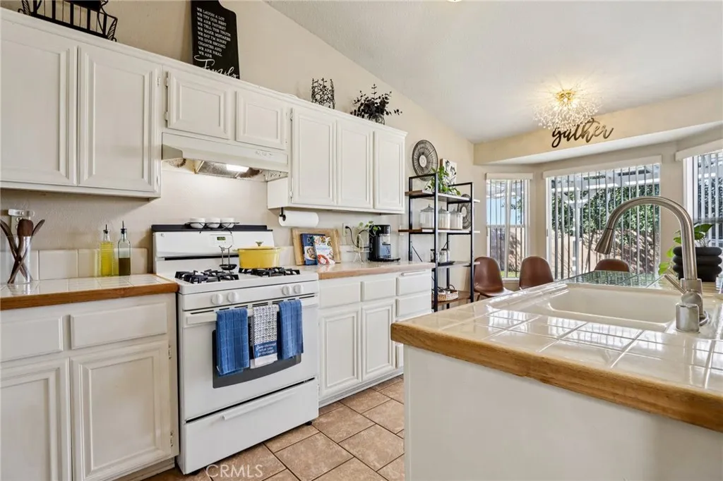 873 Wetherly Street, Hemet, California 92545 home-pic-10