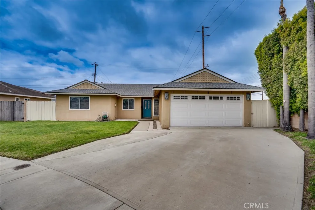 15501 Eliot, Huntington Beach, California 92647 home-pic-1