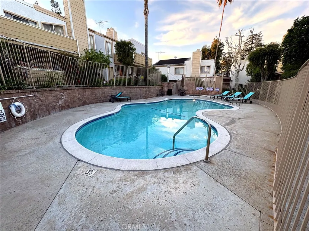 18408 Hatteras, Tarzana, California 91356 home-pic-15