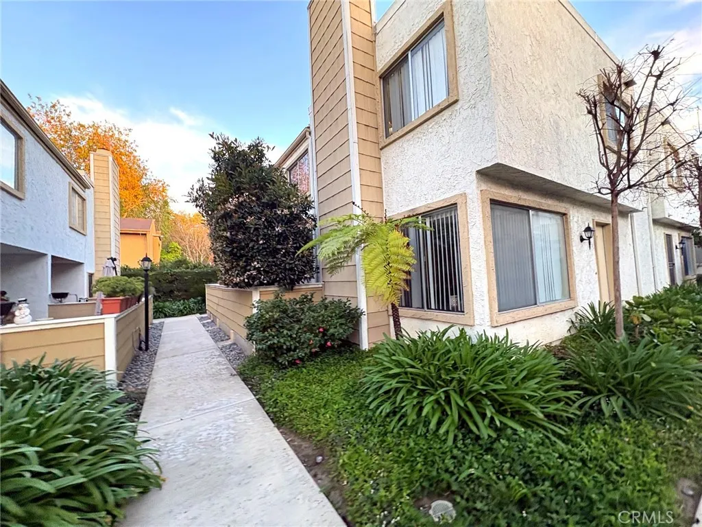 18408 Hatteras, Tarzana, California 91356 home-pic-18