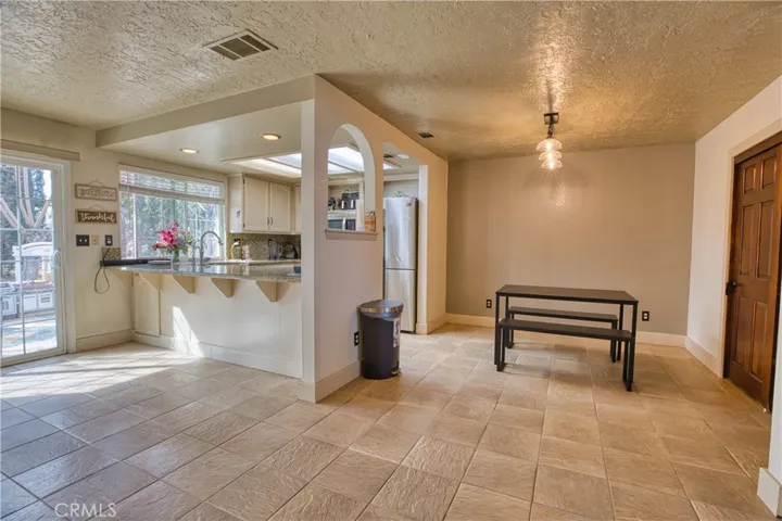 Generous everyday dining area near kitchen-